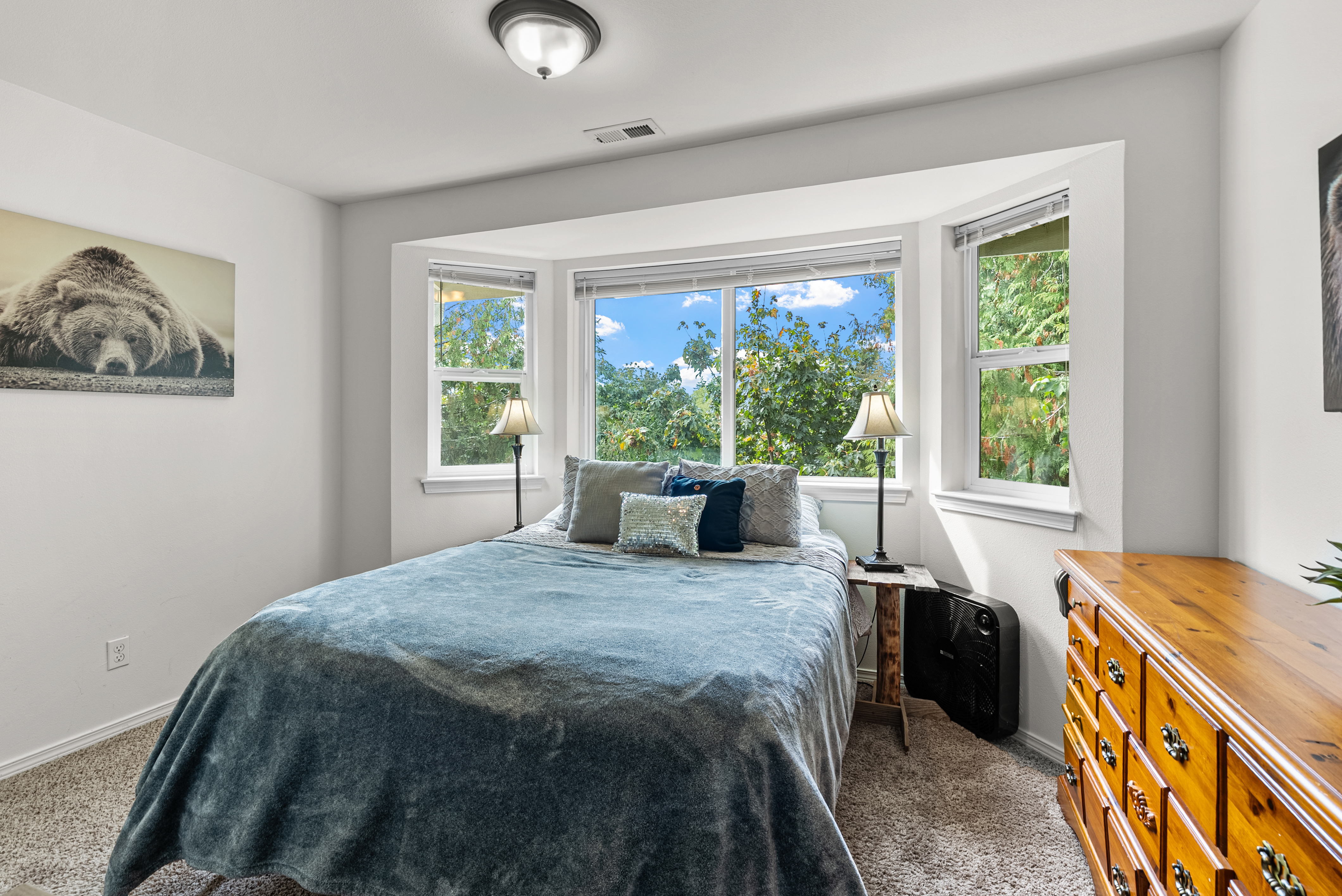 Portland real estate large living room vaulted ceiling interior photography
